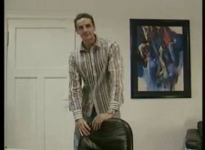 опытная секретарша трахается с молодым начальником